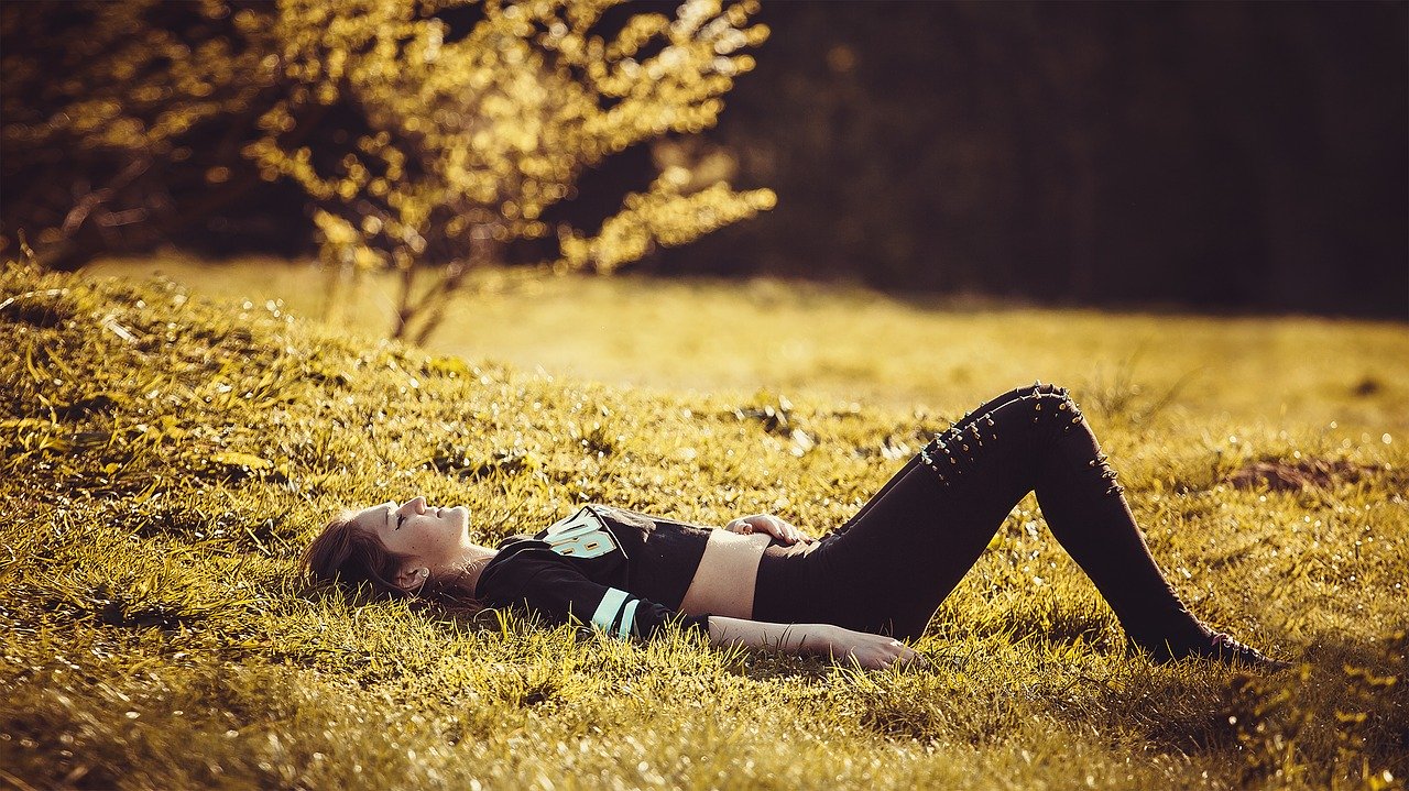 détente dans l'herbe